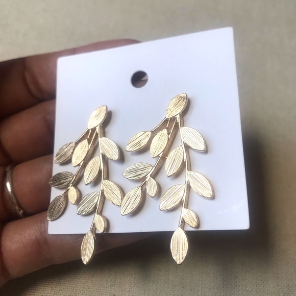 Gold Textured Leaf Drop Earrings NWOT Hypoallergenic Posts - Picture 2 of 4